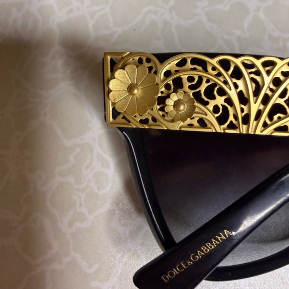 Dolce & Gabbana Sunglasses with Black Frame and Gold Filigree - Picture 4 of 5
